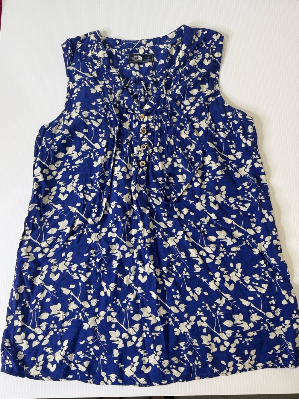 The North Face Vintage Pleated Button Floral tank (S)